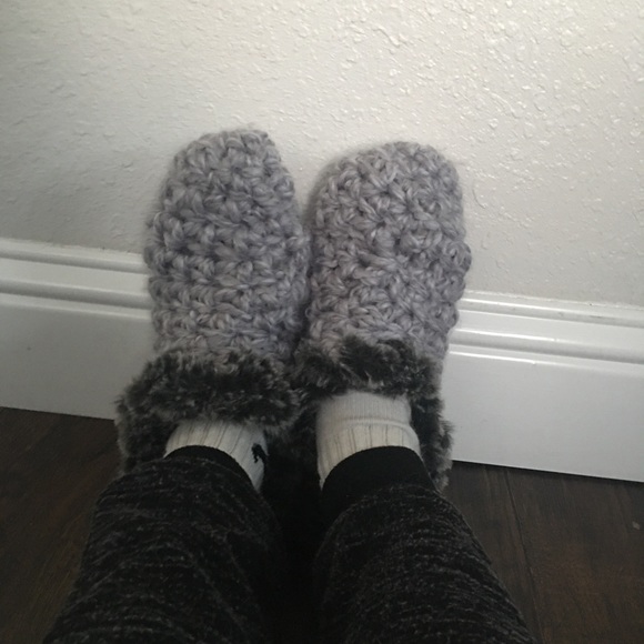 Handmade crochet slippers - Picture 2 of 3